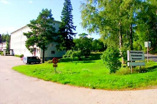 Kuvassa Adventtiseurakunnan sisäoppilaitos Toivonlinna Piikkiössä.