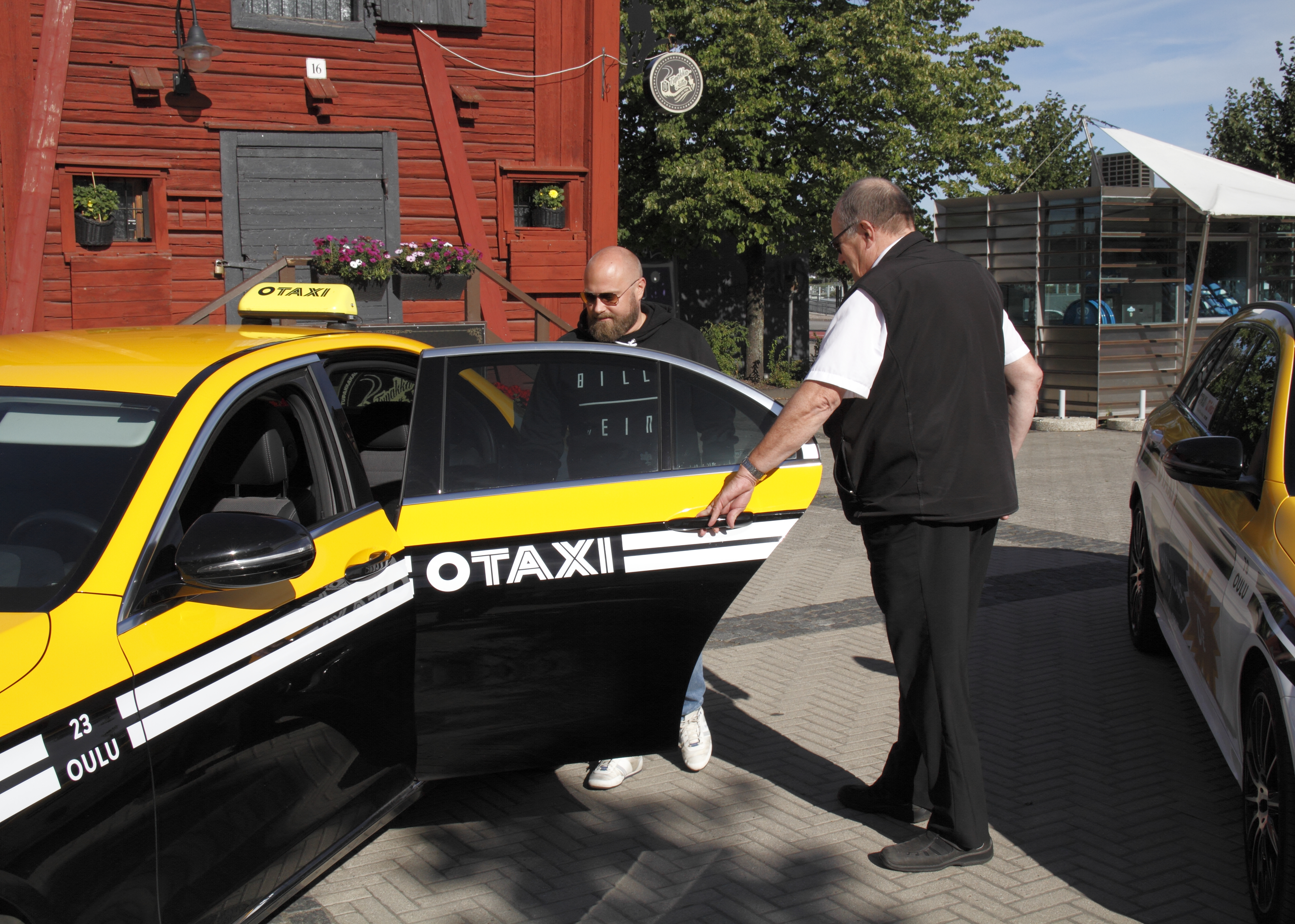 Nopeasti ja turvallisesti kohteeseen OTAXI:lla