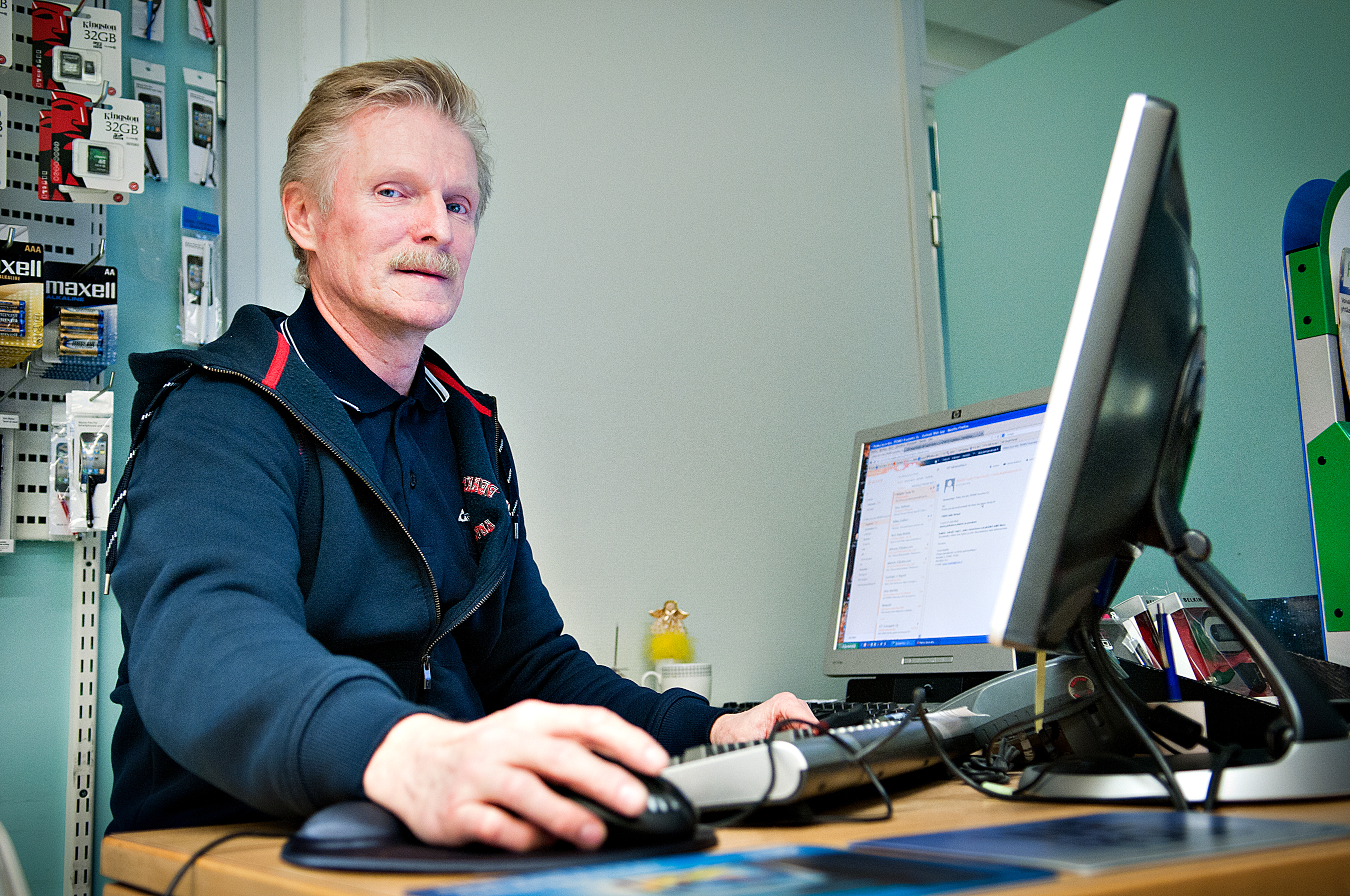Pekka Sora-ahon ja muiden Kuusamon Pehmon työntekijöiden arkirutiineihin kuuluu tietoturvapuutteiden haavoittamien koneiden siivoaminen.