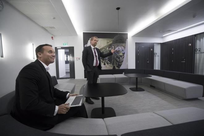 Wärtsilän kampussuunnitelmia johtavat teknologiajohtaja Hannu Mäntymaa ja projektijohtaja Kenneth Widell. Smart Partner Campukselle kaavaillaan viihtyisää tilaa, jonne tulisi työskentelypisteiden lisäksi jopa kuntosali ja ravintoloita. KUVA: MINNA ANTILA