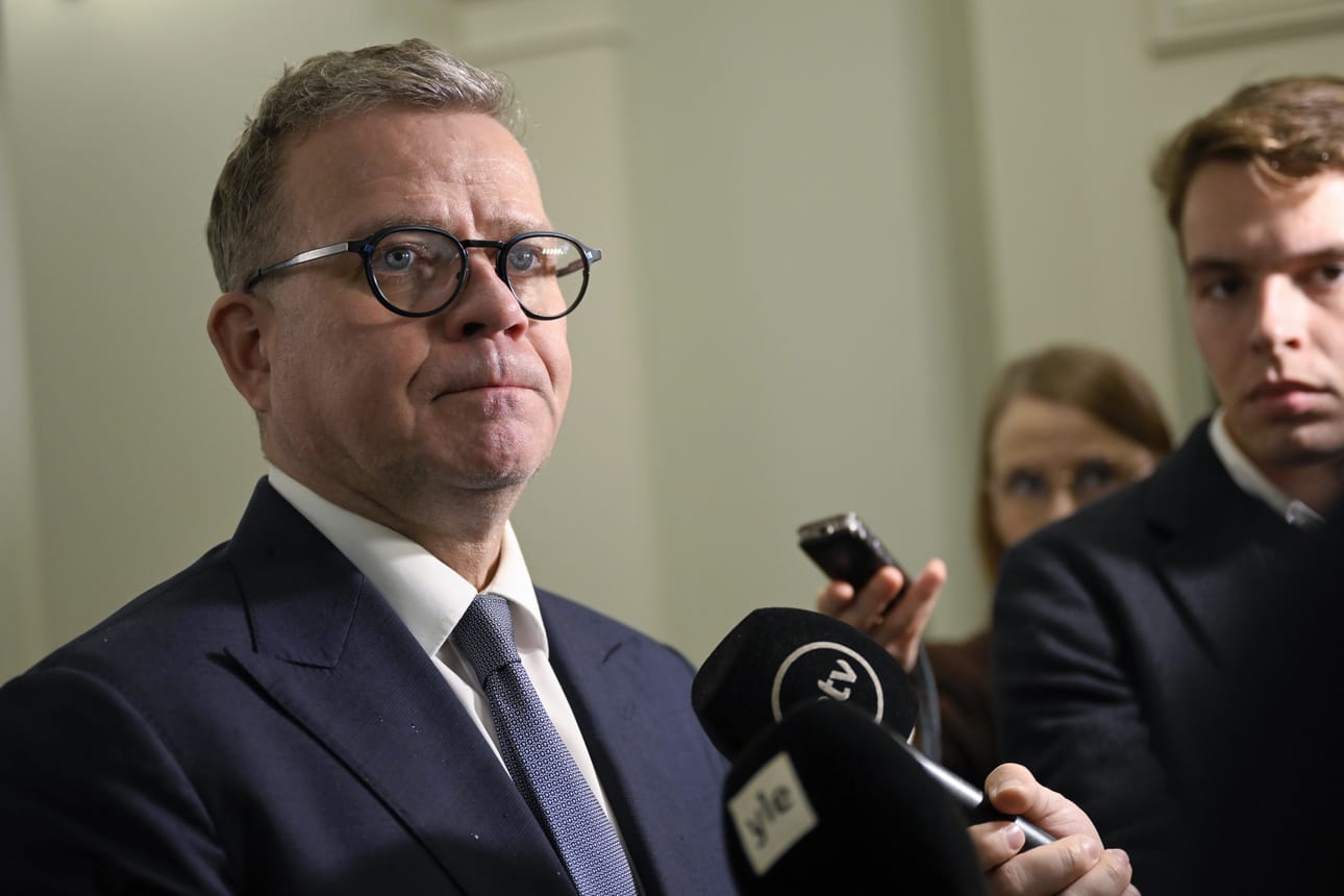 Hallituksen keinot puuttua polttoaineiden pumppuhintoihin ovat vähissä, koska rahaa ei juurikaan ole käytettävissä. Pääministeri Petteri Orpo on toivonut ratkaisuja tällä viikolla. Orpo kuvattiin perjantaina eduskunnassa Helsingissä.