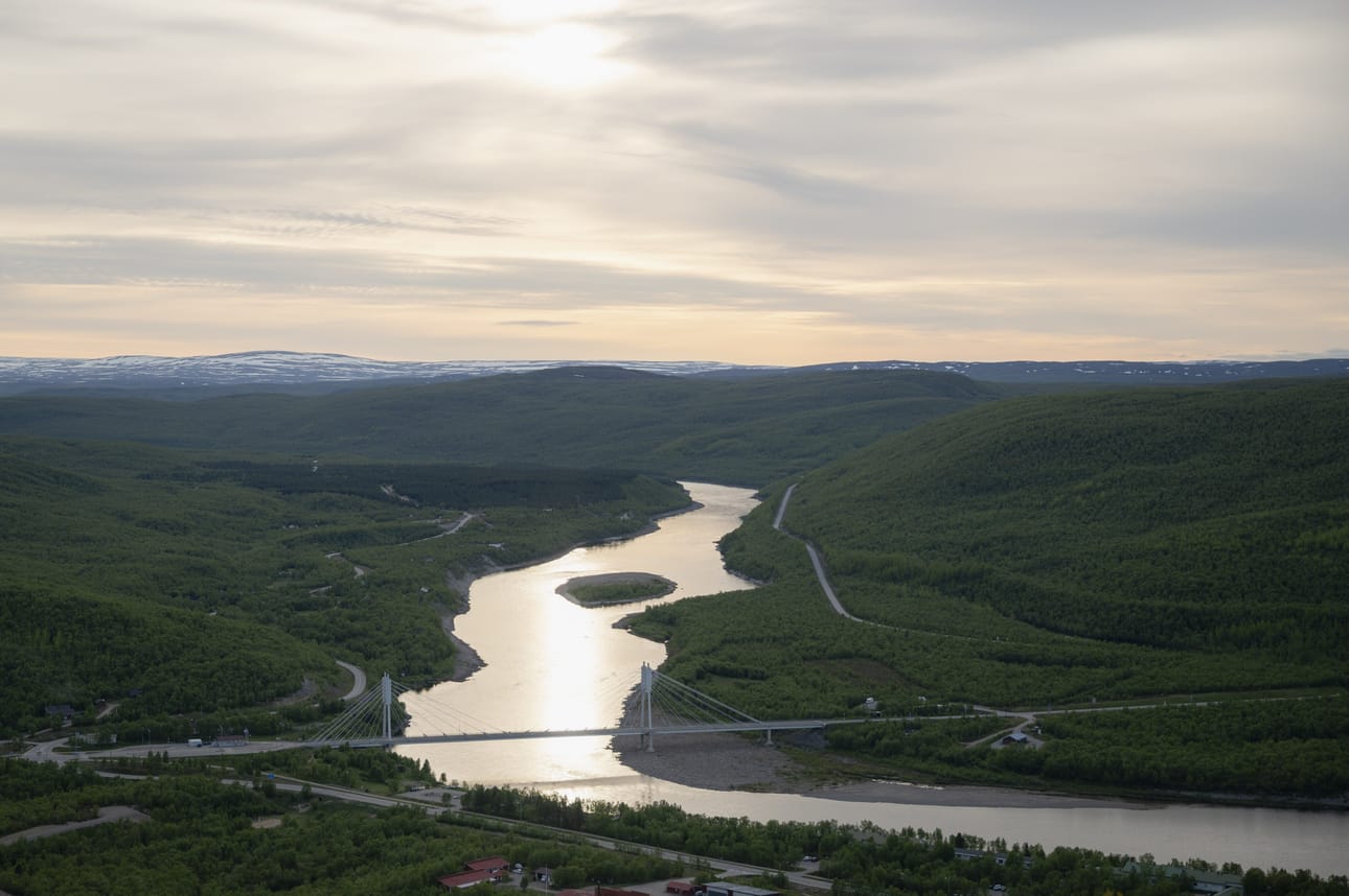 Aurinko laskee tänään Utsjoella yli kahden kuukauden yöttömän yön jälkeen.