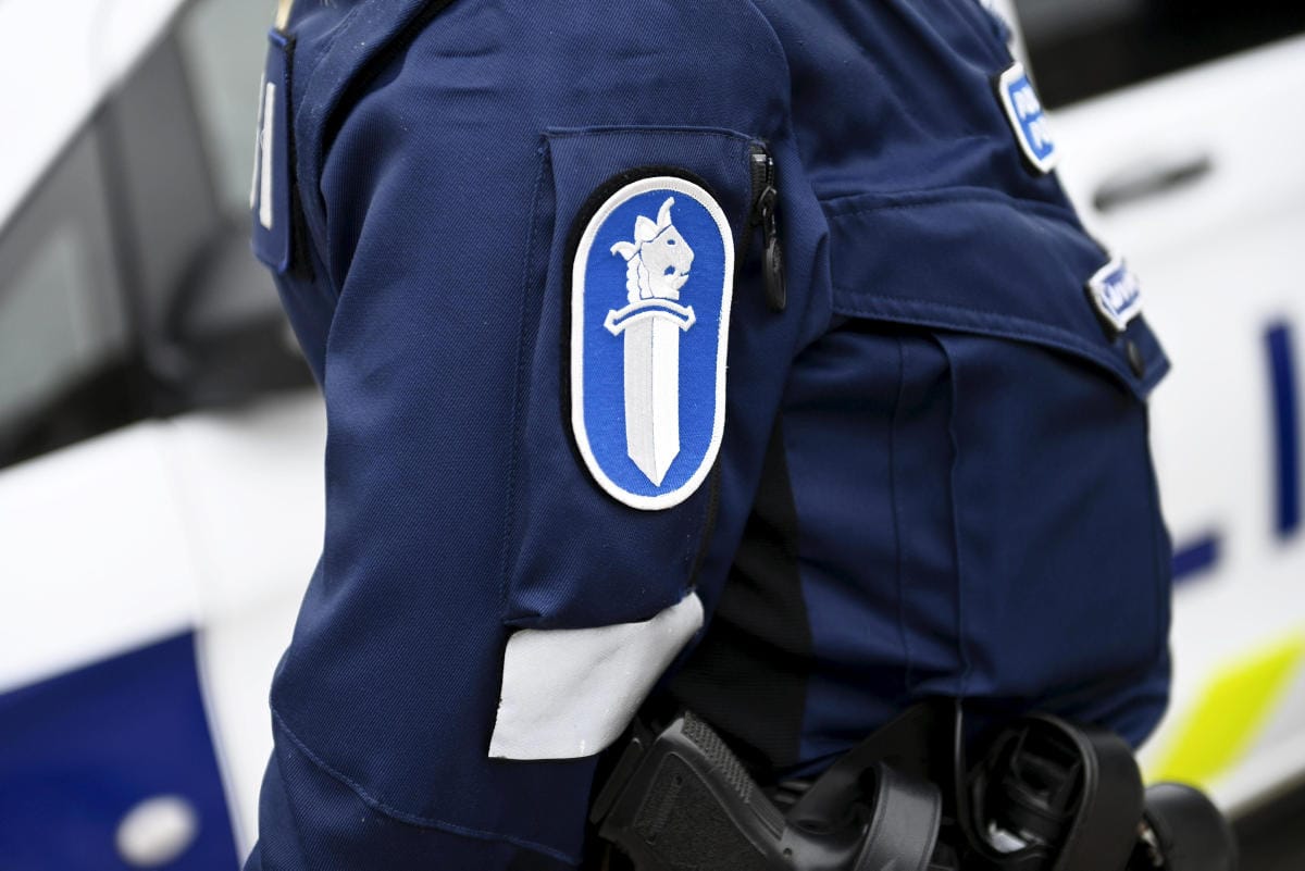 Paikalle on järjestetty kiertotie, ja poliisi ohjaa liikennettä. Kuvituskuvaa. Lehtikuva / Vesa Moilanen