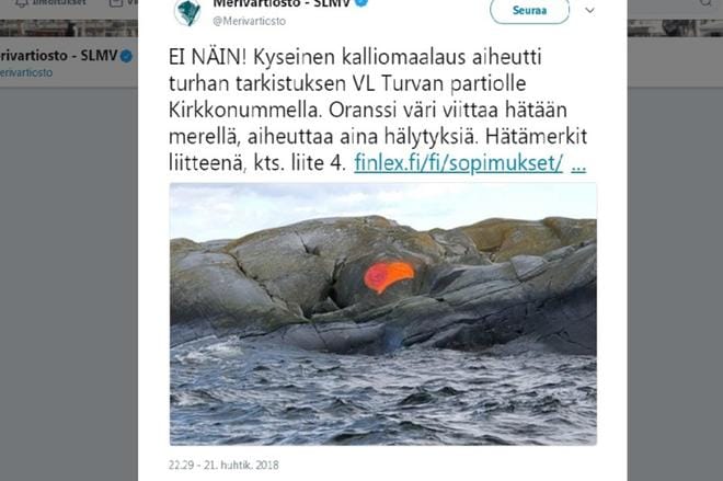 Kuvakaappaus Merivartioston närkästyneestä Twitter-viestistä. Oranssi kalliomaalaus on tulkittavissa hätämerkiksi. KUVA: