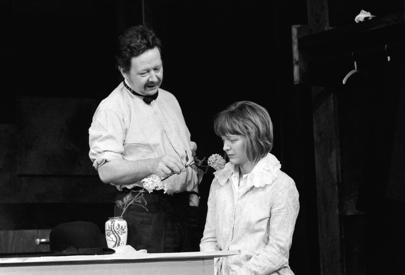 Lasse Pöysti ja Elina Salo Lilla Teaternissa Strinbergin näytelmän Neiti Julie harjoituksissa vuonna 1972.