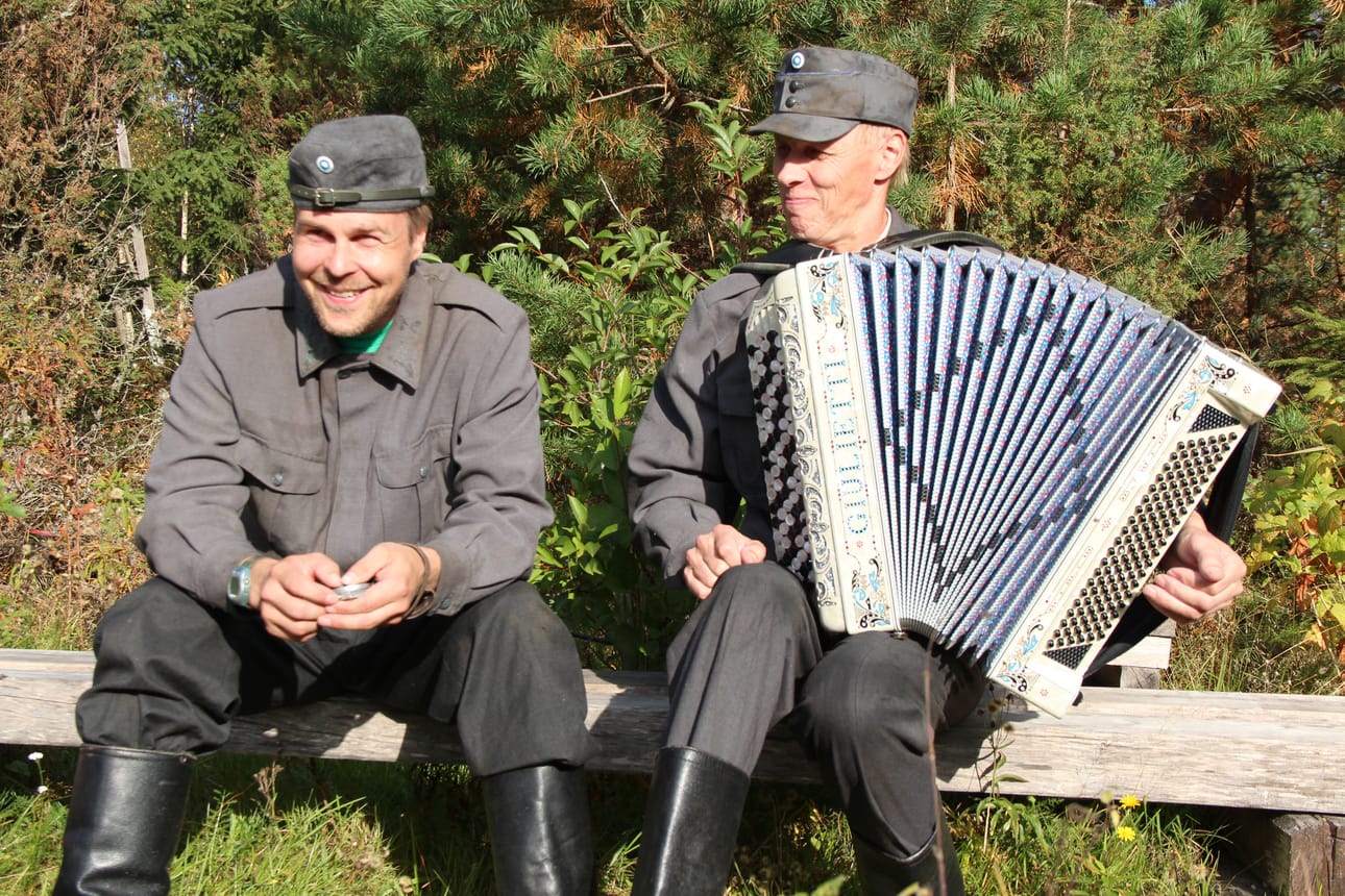 Heikki Laurila (vasemmalla) ja Aimo Rankinen kuvattuna vuonna 2013 elokuvan kuvauksissa.
