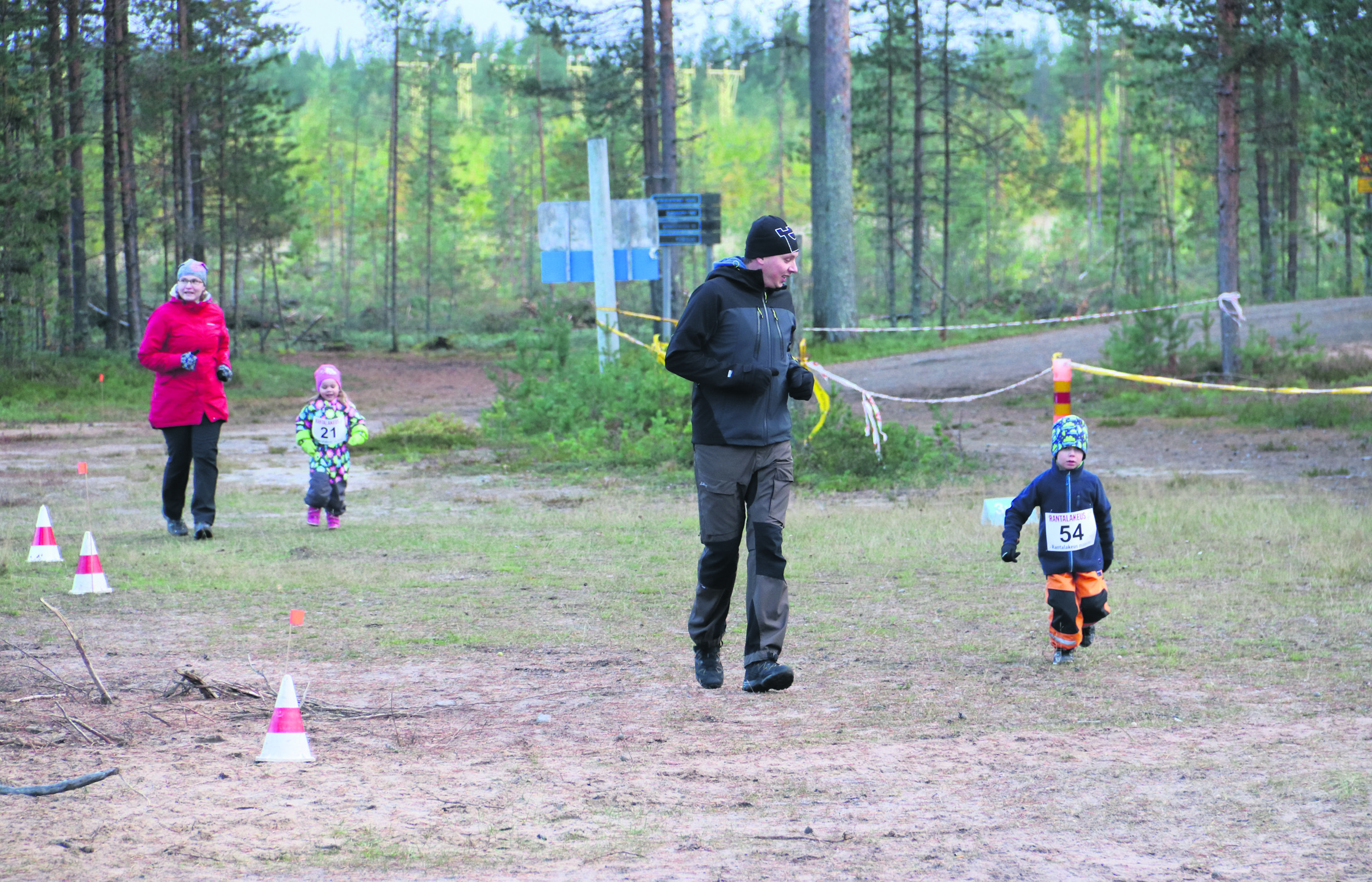 Yhdessä kohti maalia.