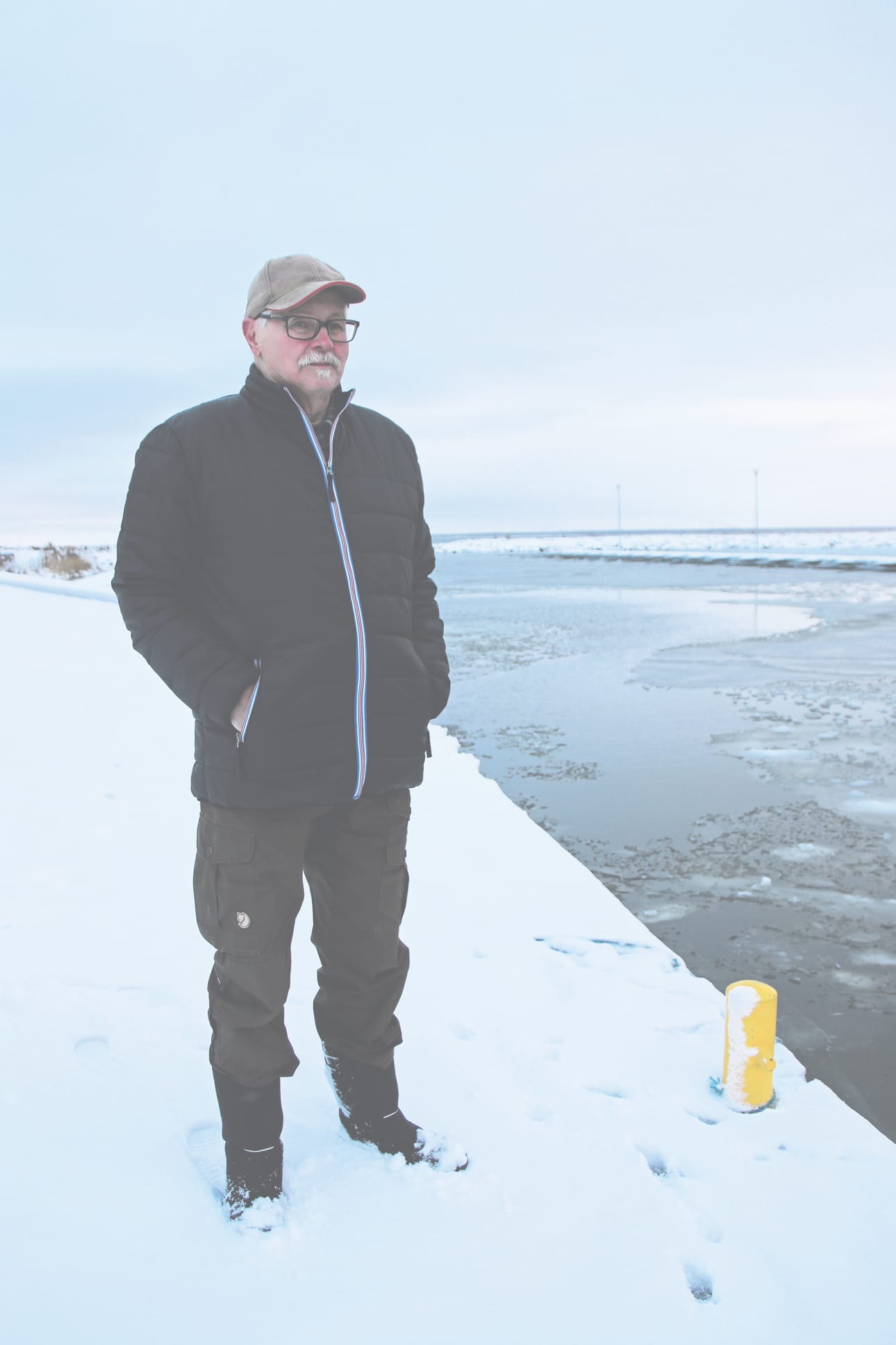 Heikki Junkkonen kävi Lumijoen Varjakassa kurkkaamassa jäätilannetta. Satama-allas oli osin hennon jääkannen peitossa, mutta meren puolella jäätä ei vielä ollut näkyvissä.