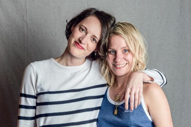 Fleabag on Phobe Waller-Bridgen (vas.) kynästä lähtenyt komediasarja. Hän myös näyttelee pääosaa. Hänen ystäväänsä Boota esittää Jenny Rainsford. KUVA: Hal Shinnie/Yle Kuvapalvelu