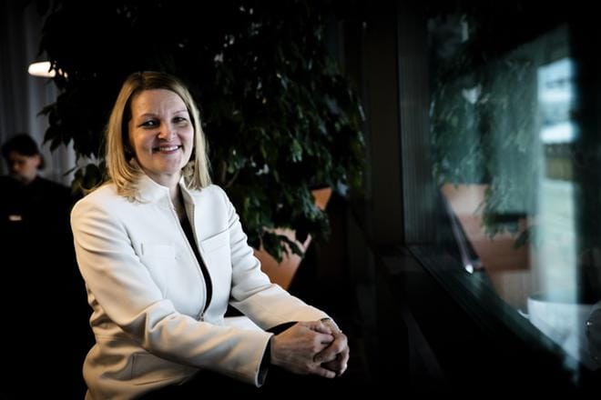 –Viinit voidaan tuoda ruokakauppaan. Monopolit aiheuttavat tehottomuutta. Sääntelyä voidaan tehdä myös kaupan sisällä. Viiniä voidaan myydä vain päiväsaikaan, Kaupan liiton uusi toimitusjohtaja Mari Kiviniemi pohtii. KUVA: Joel Maisalmi