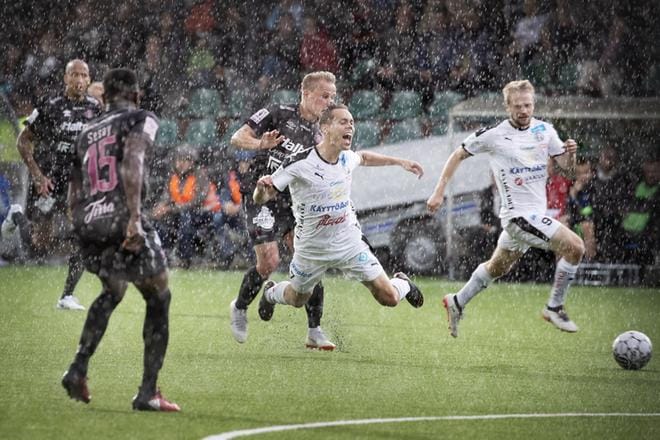 Olosuhteet Kisapuistossa olivat vaativat. KUVAT: MIRJA HUSSAIN