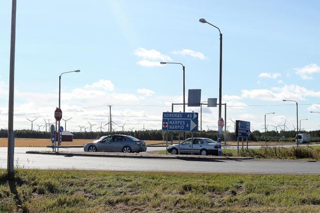 Valtatie 8:n varresta Närpiön Teboilin pihasta katseltuna tuleva Pjelax-Böle -tuulivoimapuisto näyttäisi havainnekuvan perusteella tältä. KUVA: FCG SUUNNITTELU JA TEKNIIKKA OY