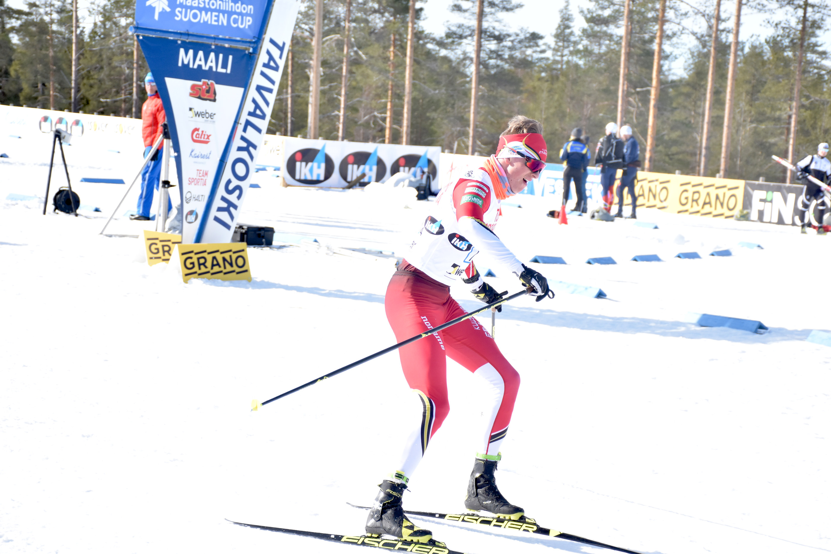 Kuusamon Erä-Veikkojen tavoite paikasta kymmenen parhaan joukossa täyttyi, kun Juuso Tossavainen toi KEV:n värit maaliin juuri kymmenentenä.