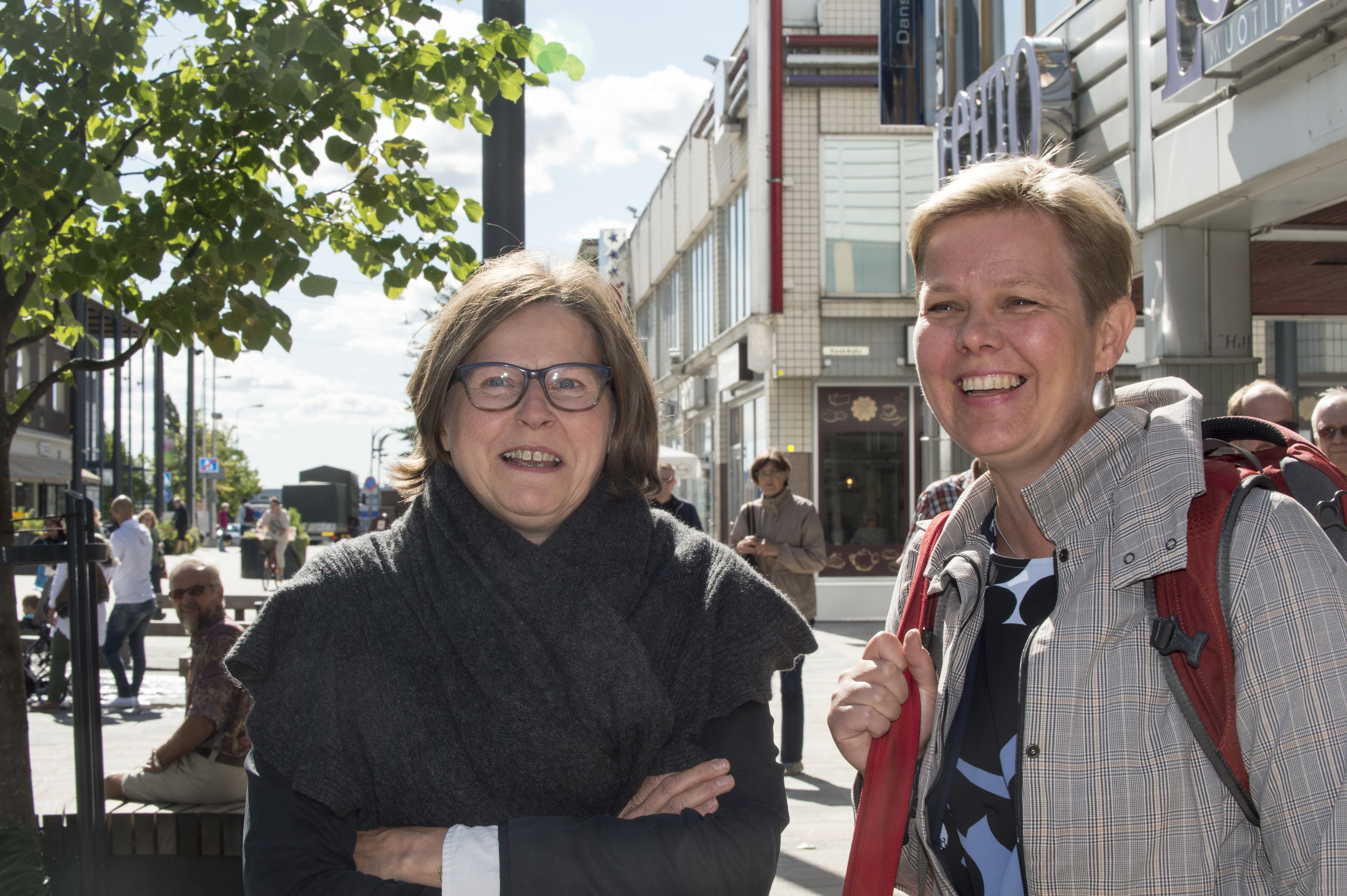 Vihreiden Heidi Hautala (vasemmalla) on EU:n vaikutusvaltaisimpia meppejä. Hän on Euroopan parlamentin varapuhemies. Vieressä on kansanedustaja Krista Mikkonen (vihr.).