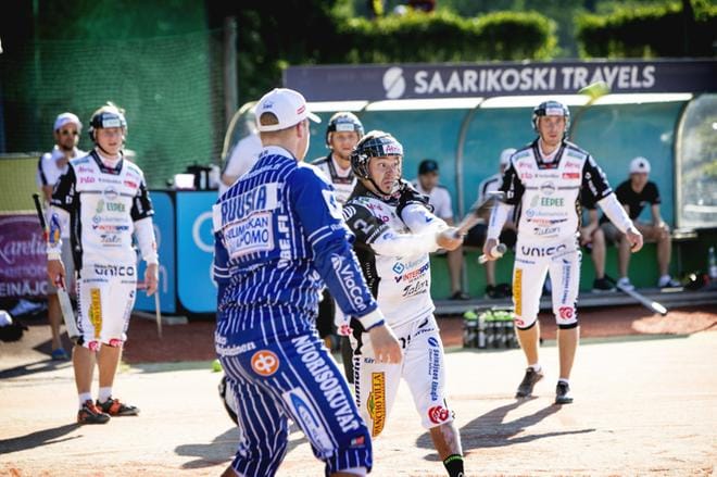 Toni Marjamäki palkittiin kotijoukkueen parhaana. Hän löi ottelussa kunnarin ensimmäisellä lyönnillään. KUVA: JAAKKO ELENIUS