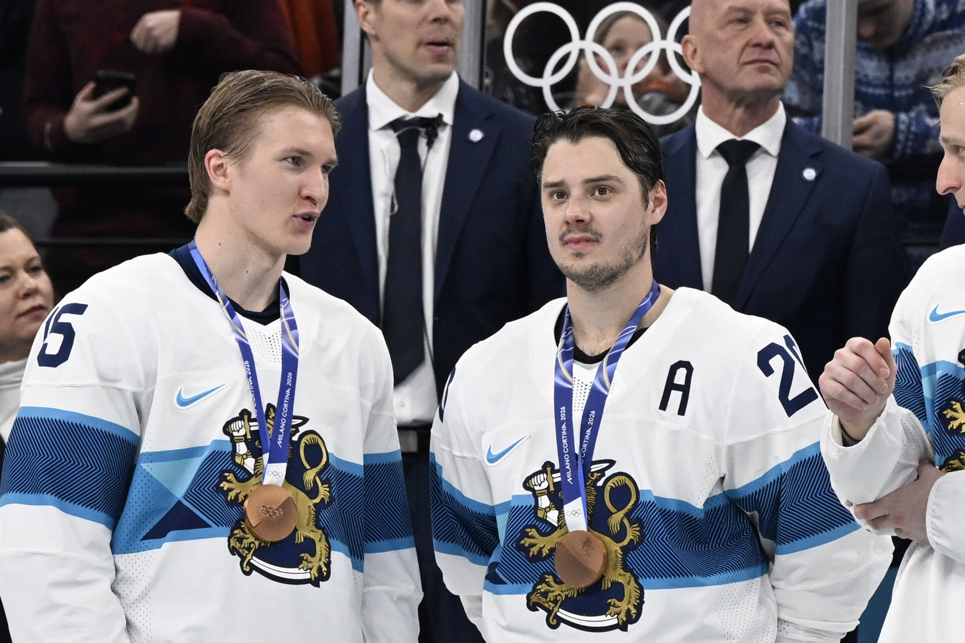 Sebastian Aho vietti hävityn välierän jälkeen unettoman yön, mutta olympiapronssi palautti hymyn miehen kasvoille – "Voimme olla ylpeitä"