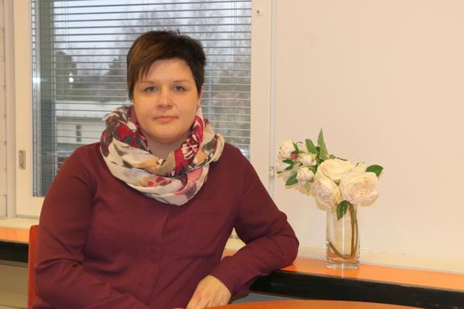 Piia Kujala paljastaa tulevan työnsä vievän häntä eri puolille Suomea. Muutto ei kuitenkaan ole edessä. – Kotini ja perheeni ovat Ylihärmässä. KUVA: MARIANNE LÄHDE