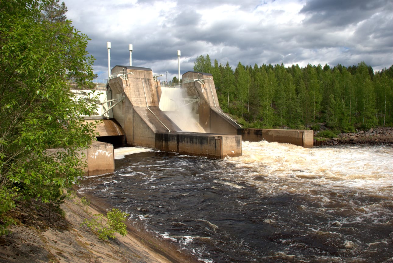 Montan voimalaitos sijaitsee lohikannaltaan vähäisellä Oulujoella.