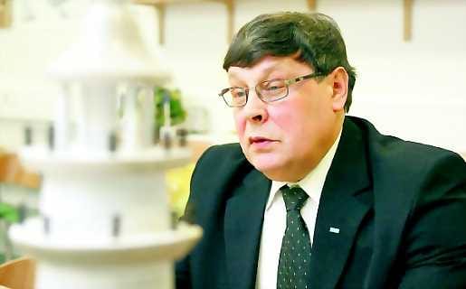 Majakkaa kohti. Matti Määtän mielestä kuntayhtymän symboli, majakka, näyttää oikeaa suuntaa. Nyt voidaan käydä entistä pontevammin koulutuksen kehittämisen kimppuun.