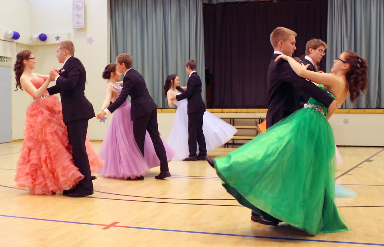 Siikalatvan lukion vanhojen tansseissa mustasukkaisuudesta kertova Tango jealous on taivutuksineen ollut jo vuosia yksi takuuvarmoista ohjelmanumeroista.