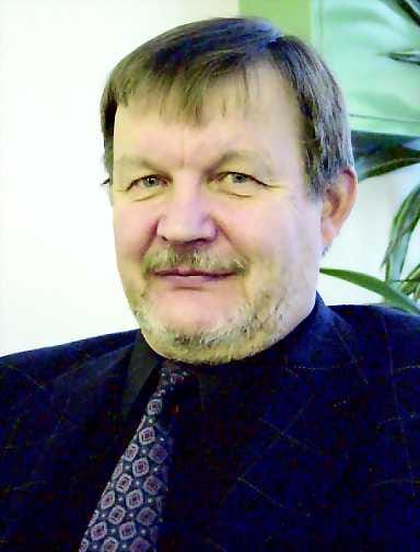 Lapsiperheet huomioitava . Professori Matti Rimpelä muistuttaa, että työvoimapula uhkaa Kainuutakin, joten hallintokokeilussa pitäisi ottaa nouseva polvi huomioon siinä missä vanhuksetkin.