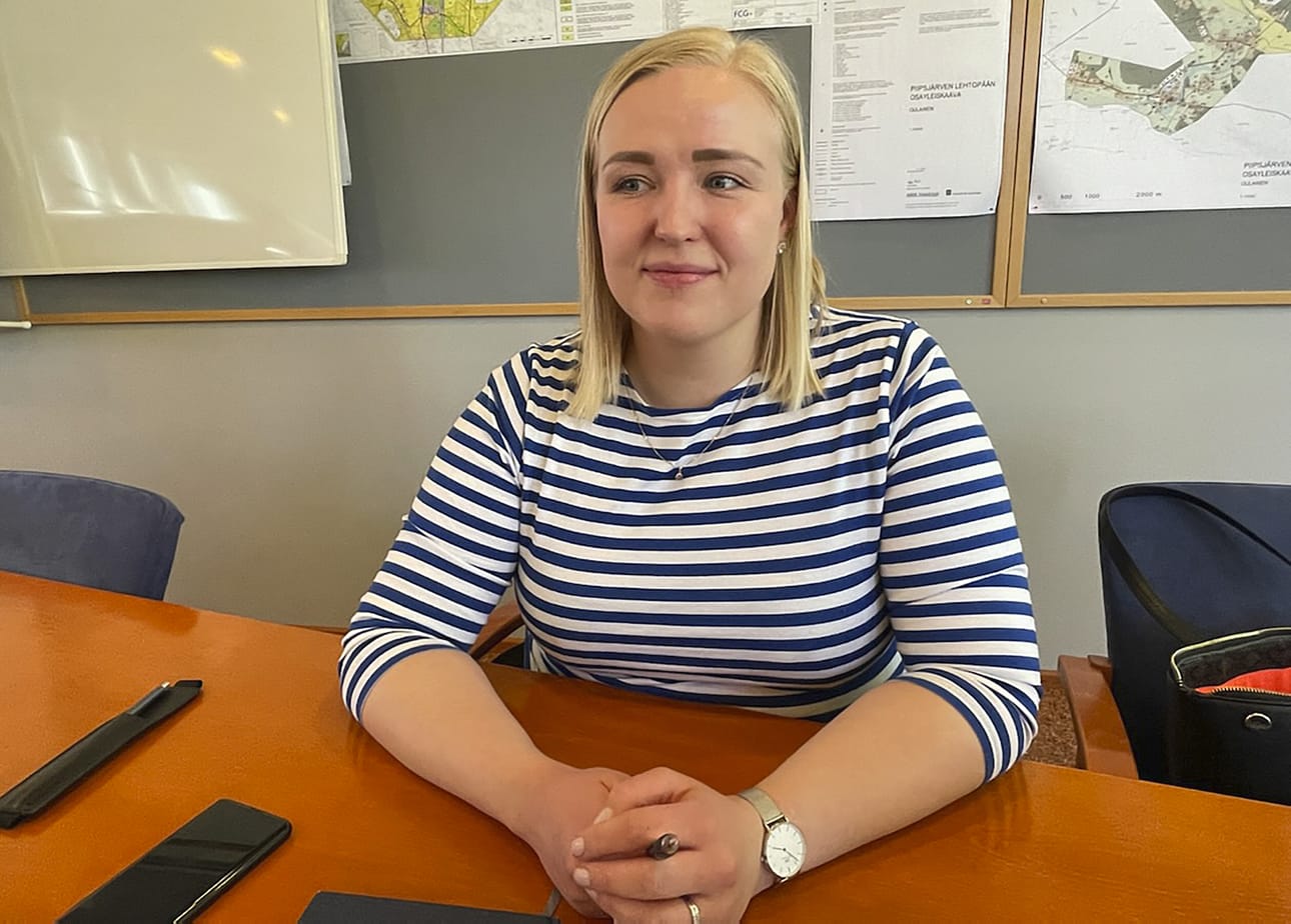 Oulaisten kaupunginhallituksen puheenjohtaja Marjut Suviaro ei voi paljastaa vielä, minkä yhtiön kanssa kuituyhtiön kauppakeskustelut ovat edenneet kohti päätöksentekoa.