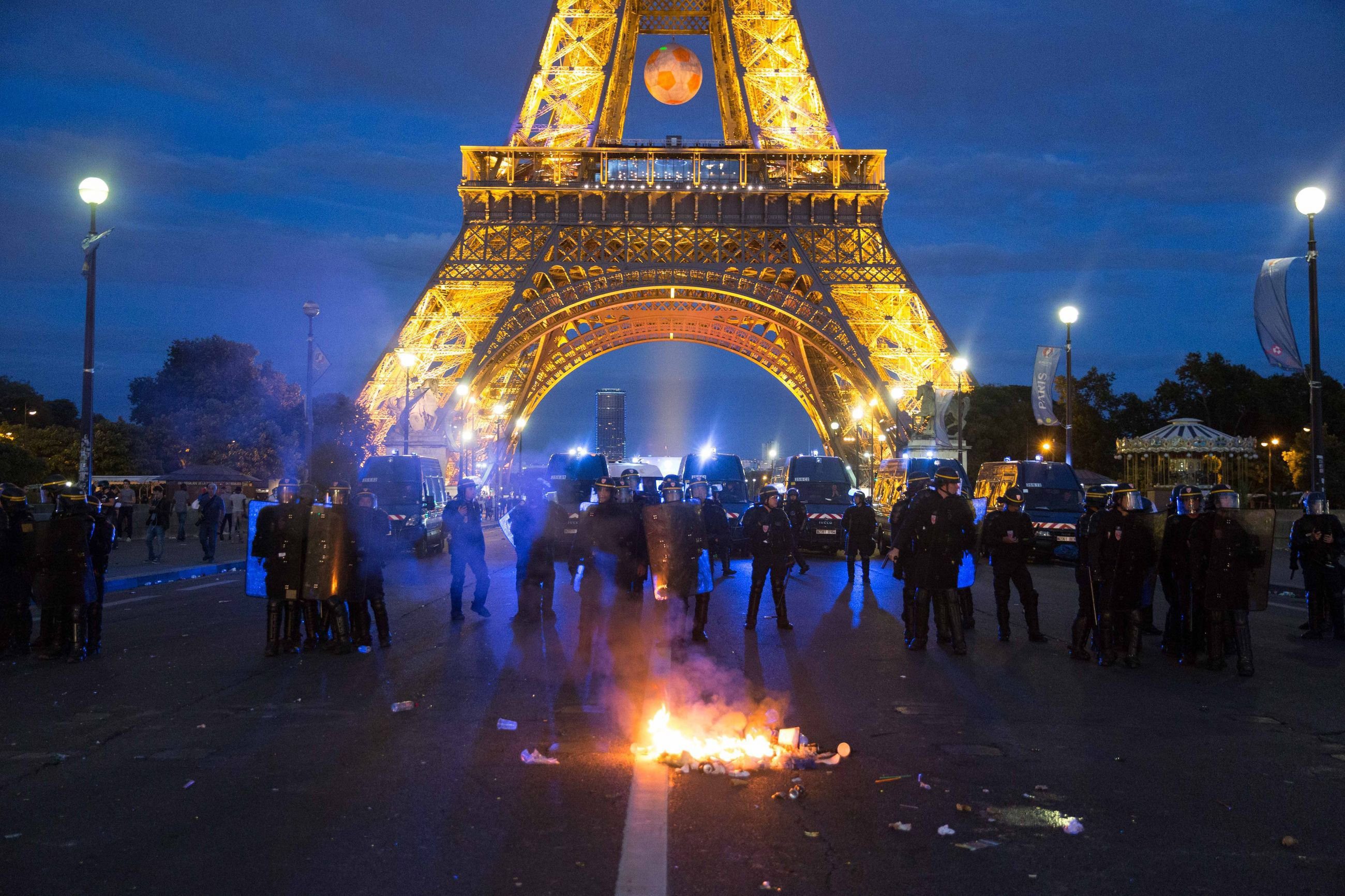 Eiffel-torni suljettiin EM-hulinoinnin takia