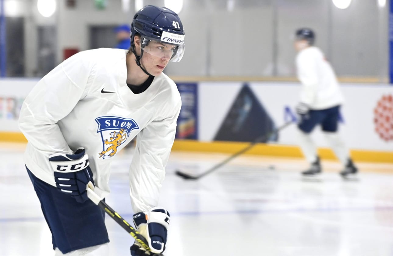 Miro Heiskanen ehti mukaan jo Leijonien torstain jäähajoituksiin.