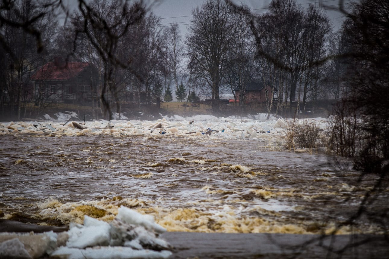 Jääpatoja muodostuu perinteisesti Kyrönjokeen muun muassa Isonkyrön kohdalle. Arkistokuva on vuodelta 2018.
