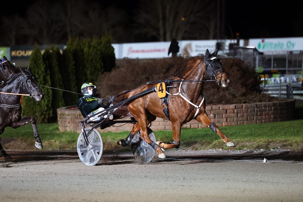Hannu Torvinen ohjasti Cool Flamen voittoon.