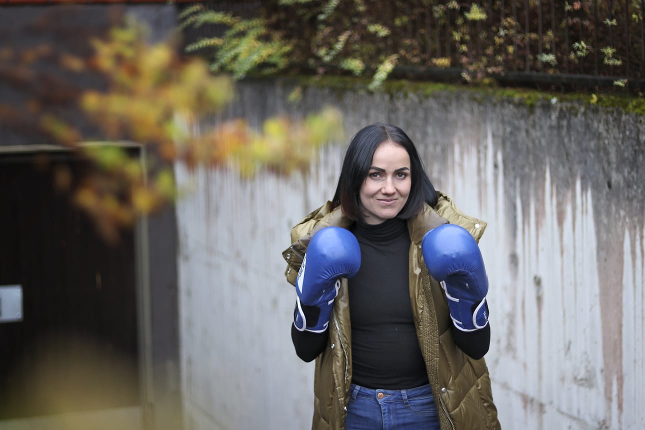 Kortekylästä kotoisin oleva Emma Jokiaho on tuore nyrkkeilyn EM-pronssimitalisti. Lajiin hän hurahti muutama vuosi sitten salilla Hoiskossa.