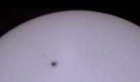 Suuri sydämen muotoinen auringonpilkku