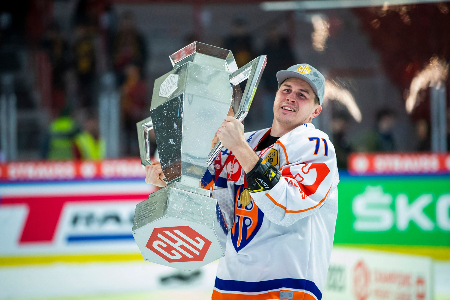 Juhlaottelu, CHL-mestaruus, 40-vuotispäivät – Kristian Kuuselalla oli merkkipäivien viikko