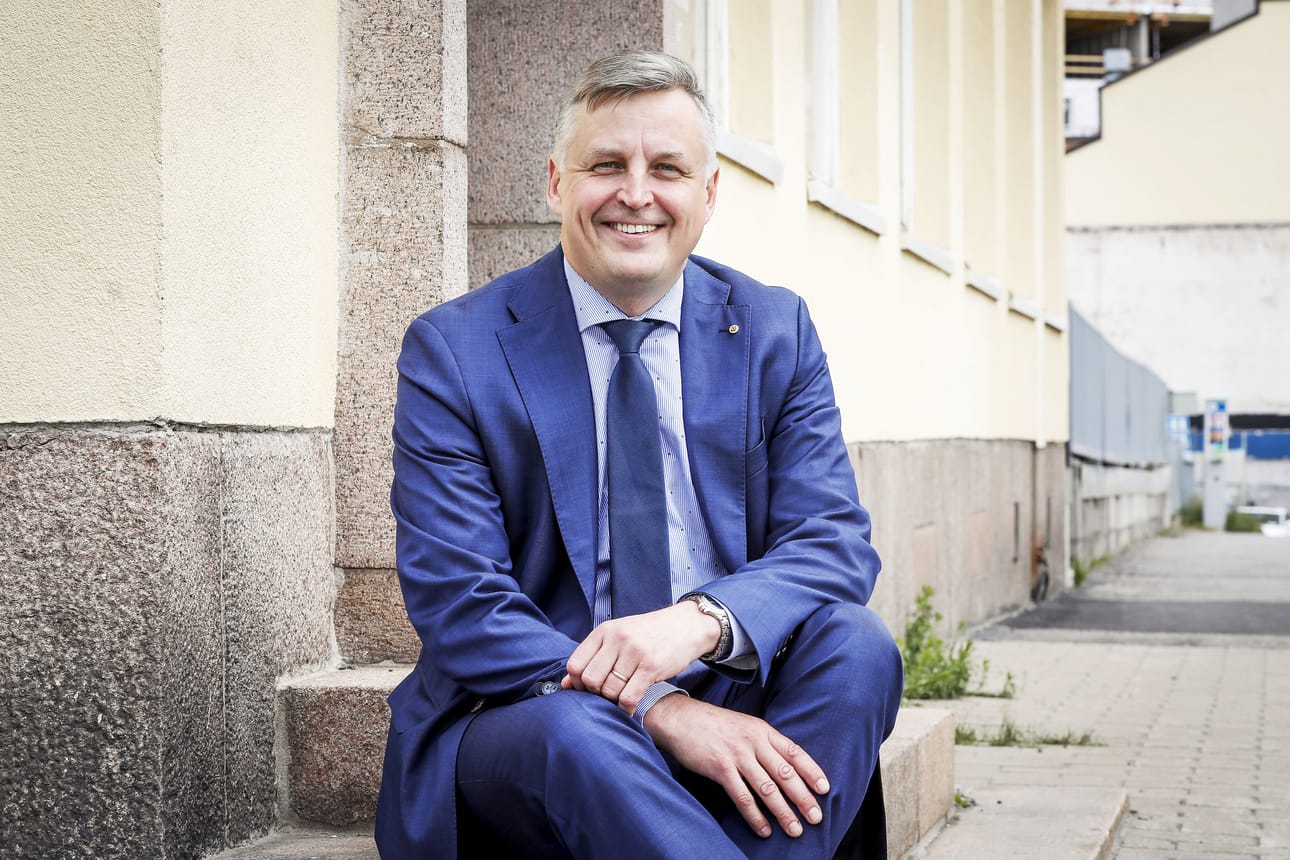 Huoltoaseman apupojasta on kasvanut pankin toimitusjohtaja. Keijo Posio nauttii edelleen eniten ihmisten kanssa työskentelemisestä.