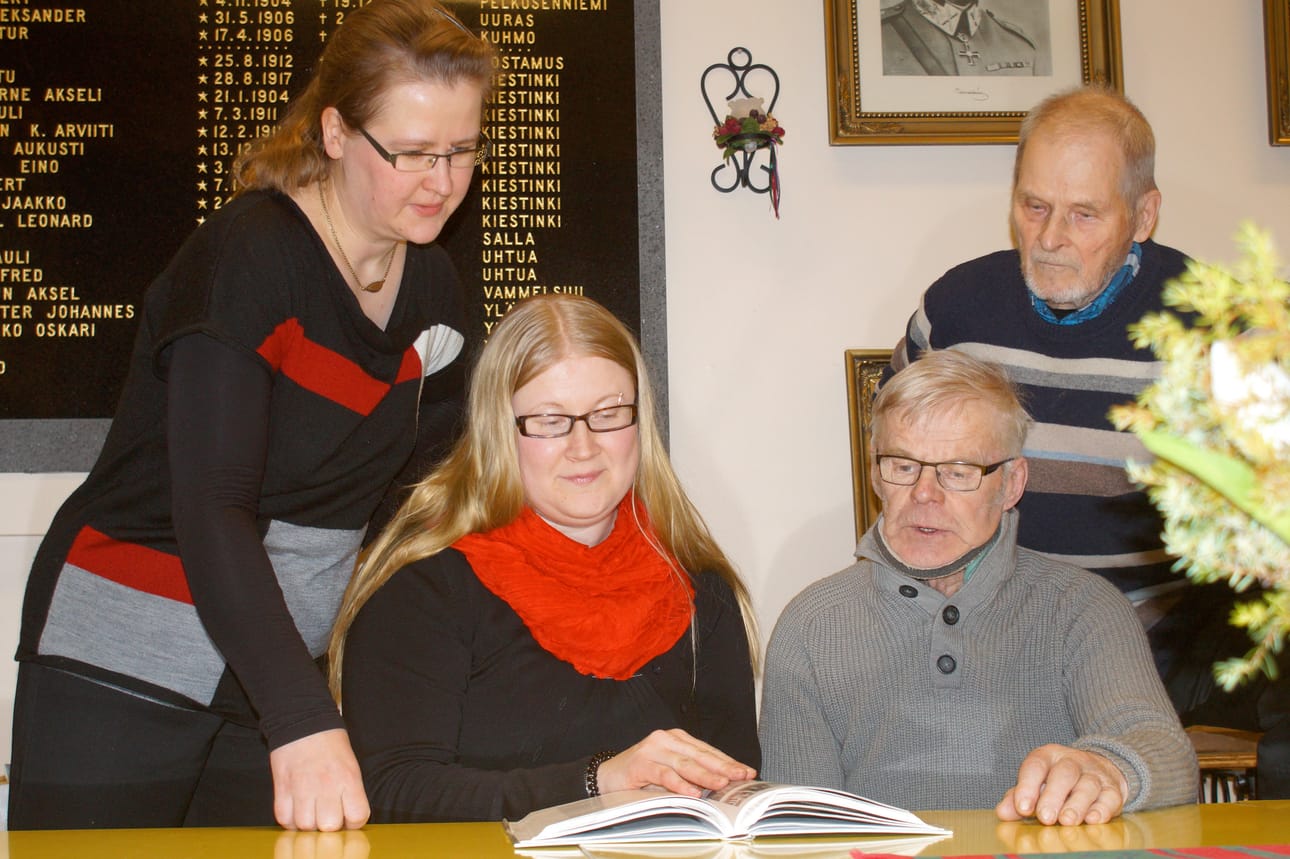– Ei tunnu ollenkaan raskaalta urakalta, sanovat historiakurssilaiset Anni-Inkeri Törmänen, Minna Perttu, Aaro Perttu ja Urpo Uusi-Illikainen.