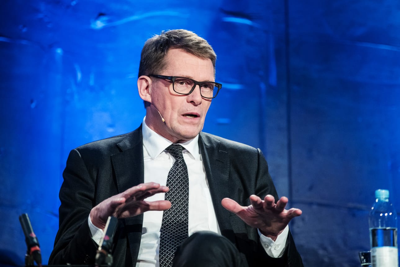 Eduskunnan puhemiestä ja ex-pääministeriä Matti Vanhasta suostutellaan mediatietojen mukaan valtiovarainministerin tehtävään.