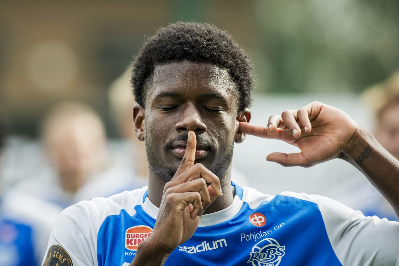 Shameiks McLeod tuuletti loppuhetkien maalian runkosarjan päätöskierroksella, kun RoPS voitti VJS:n 2–0.