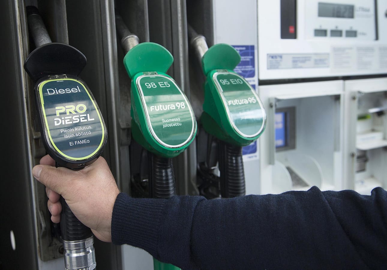 Yritystukia hallitus aikoo ensivaiheessa karsia vain 120 miljoonalla eurolla. Leikkaus koskee parafiinisen dieselöljyn veronalennusta.
