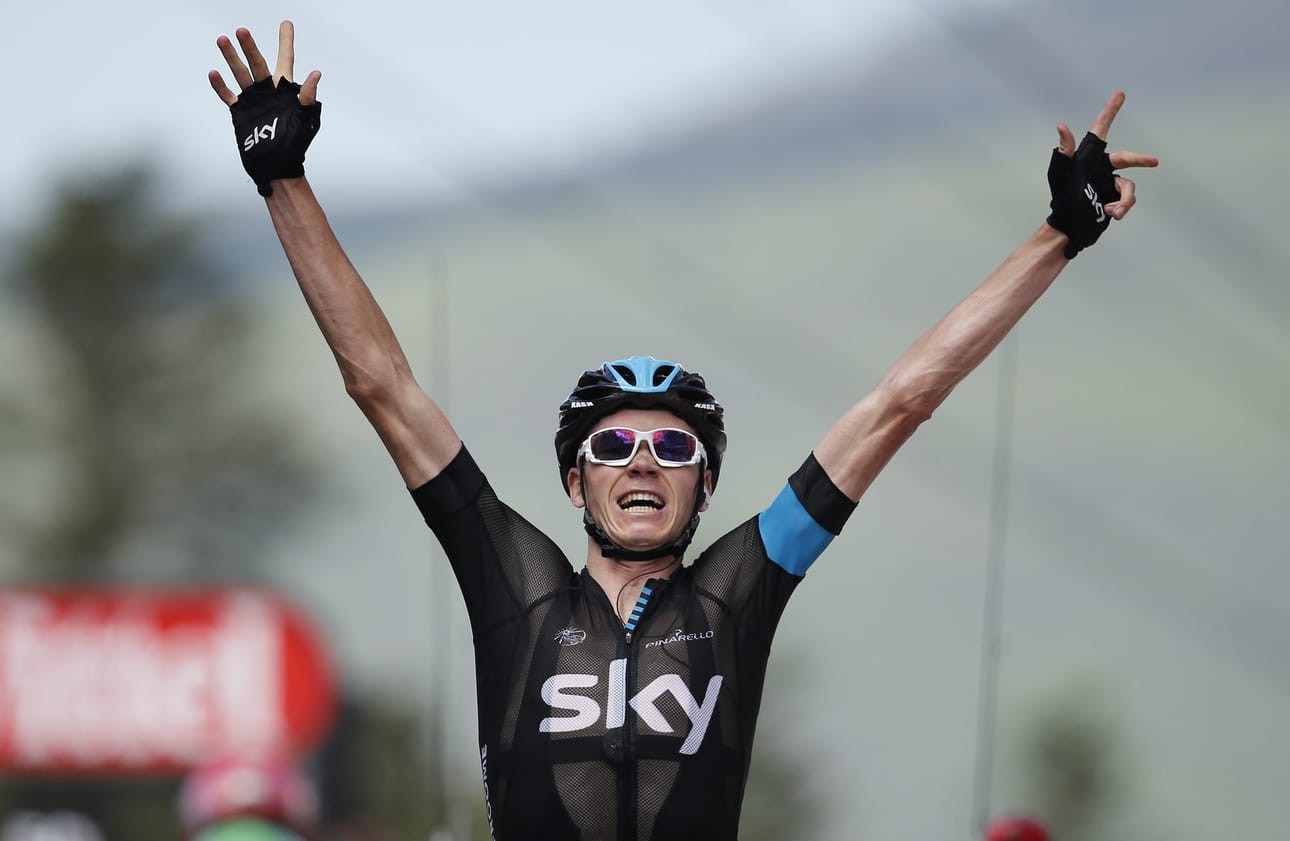 Chris Froome tuulettaa etappivoittoaan.