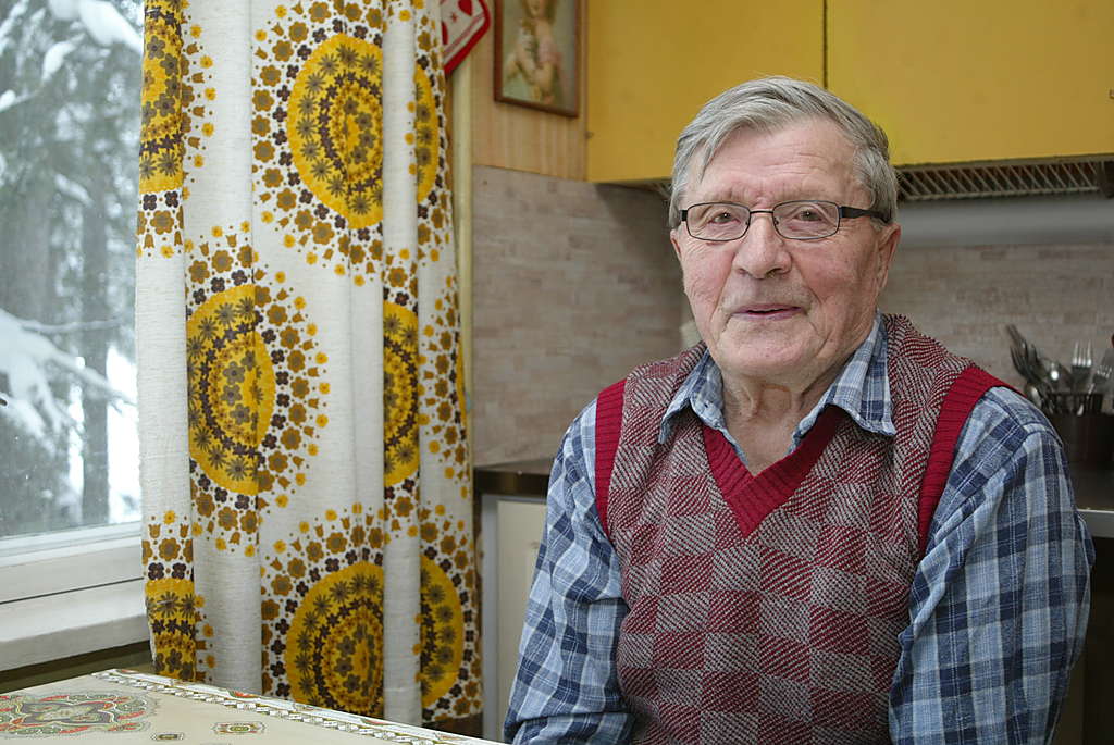 Suojeluskuntapojalle tulikaste ilmavalvontatornissa