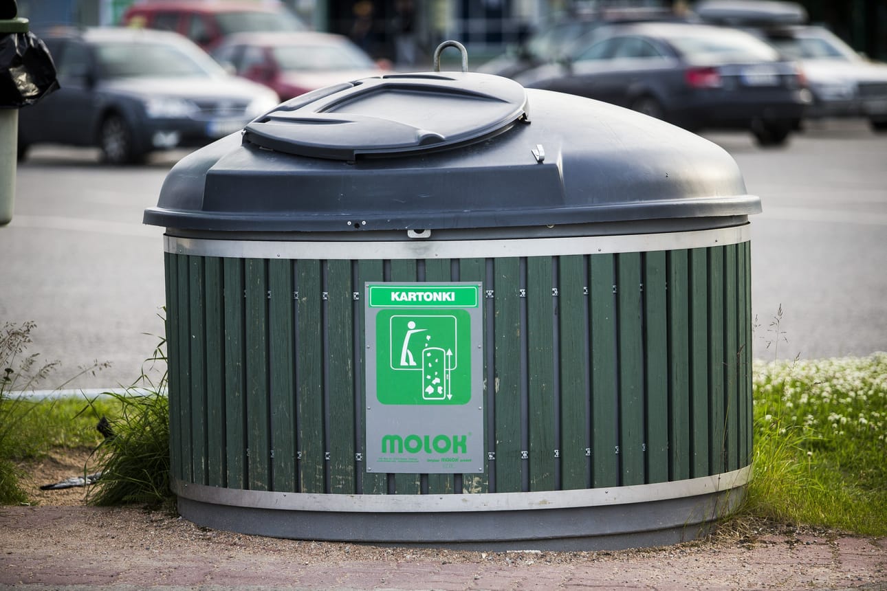 Mies pelastettiin roskasäiliöstä uudenvuodenpäivänä aamupäivällä. Kuvan syväkeräysastia ei liity tapaukseen.