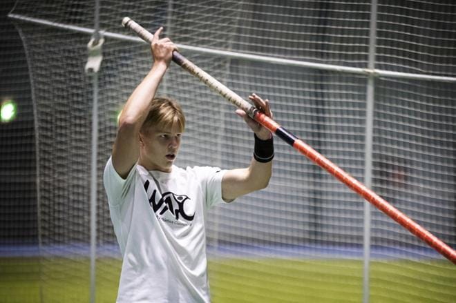 Juho Alasaari harjoitteli Botniahallissa Kalevan kisojen alla. Kuva: Jarno Pellinen