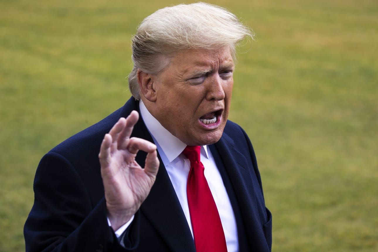 Yhdysvaltojen presidentti piti piikikkäitä puheita helmikuun alussa, kun senaatti vapautti hänet virkarikossyytteistä. Myöhemmin hän syytti oikeudenkäyntiä hitaasta reagoinnistaan koronaviruskriisiin.