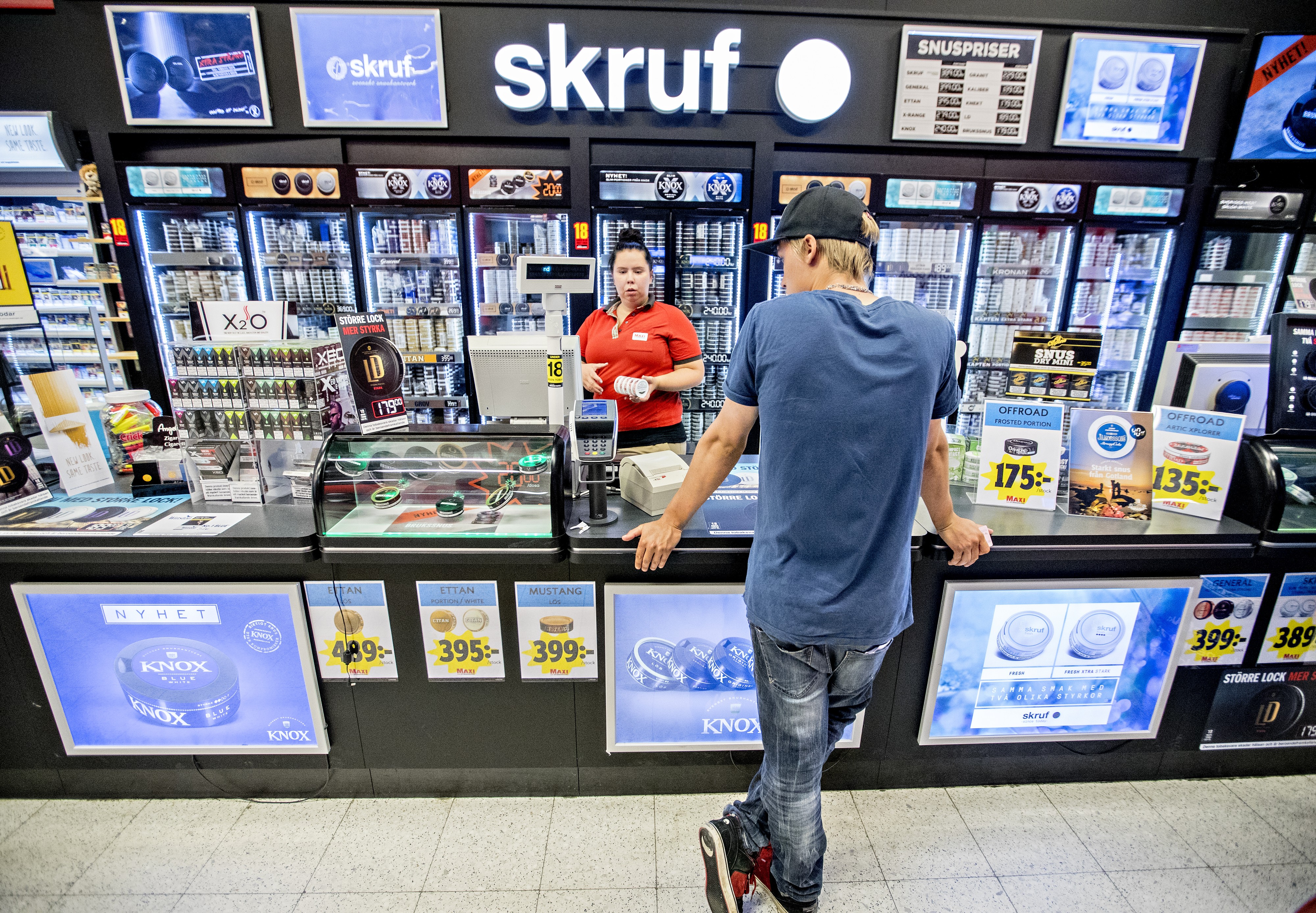 Nikotiinisota laajenee: Nuuskakiellot yleistyvät työpaikoilla, nikotiinipussien kauppaa rajoitetaan ja vape muuttuu laittomaksi kouluissa