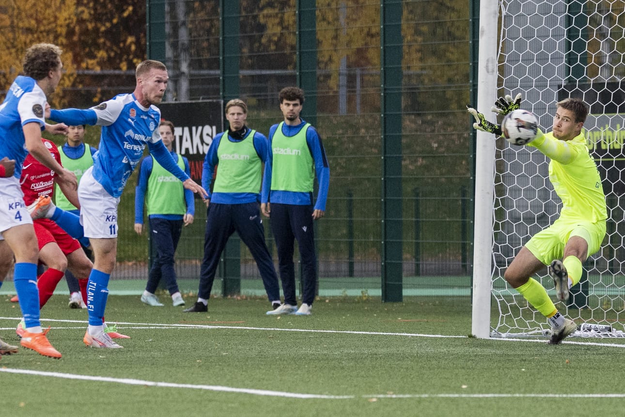 Tomas Varhi pelasi itsensä vapaaseen paikkaan ja puski 1–0-johtomaalin RoPSin kulmapotkusta.
