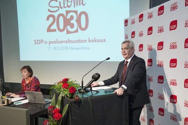 Sdp:n puheenjohtaja Antti Rinne ei tällä kertaa maininnut sanaa synnytystalkoot, vaikka olikin huolissaan tuoreesta väestöennusteesta. KUVA: Esko Tuovinen