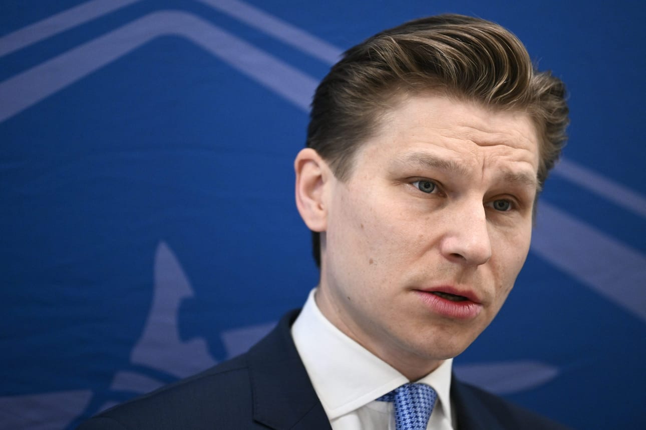 Puolustusministeri Antti Häkkänen kertoo, että tapauksesta on aloitettu tutkinta. Arkistokuva.