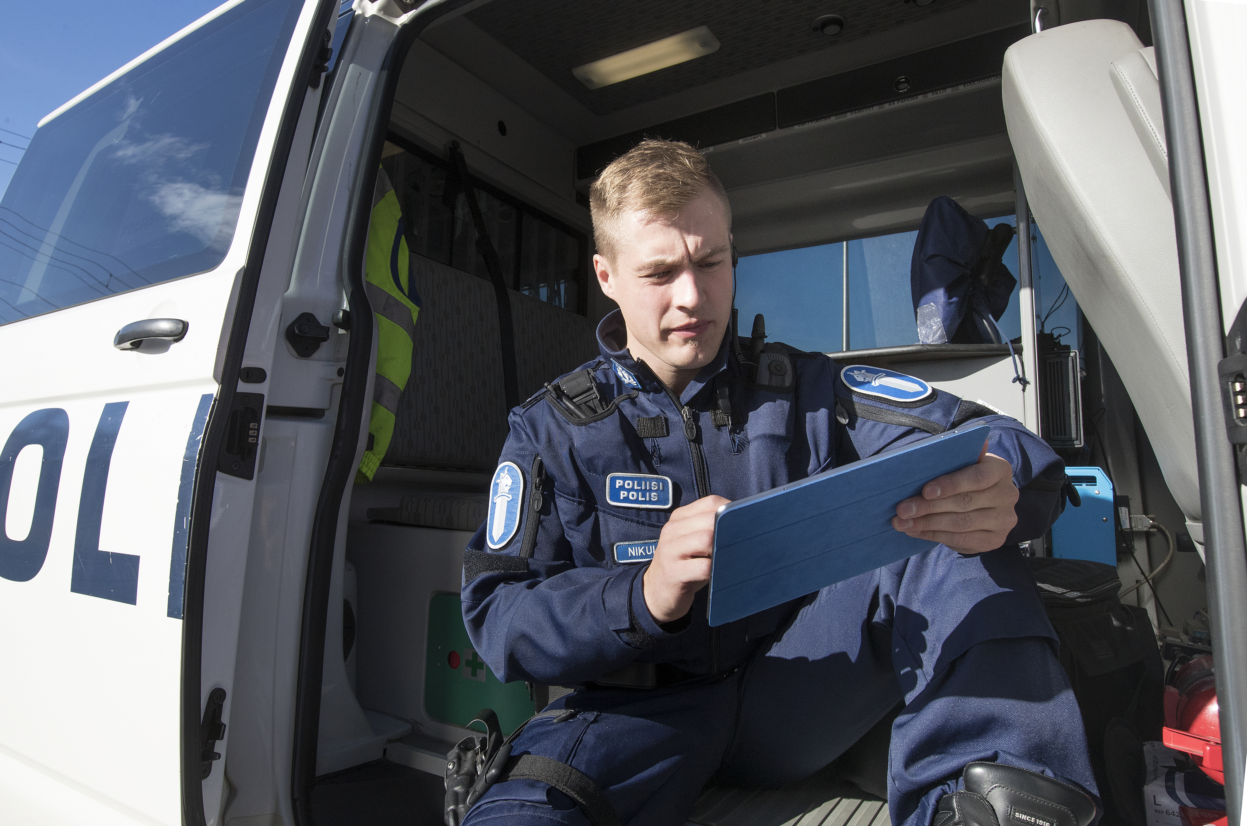 Vanhempi konstaapeli Lauri Nikulalla on poliisiprofiilit Facebookissa ja Instagramissa. 