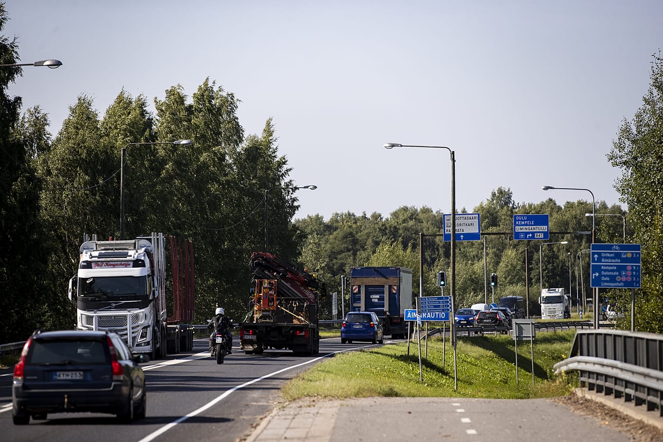 Poikkimaantien länsipään liikennemäärä on iso ja raskaan liikenteen osuus on merkittävä. Äimäraution risteys on yksi väylän pullonkauloista.