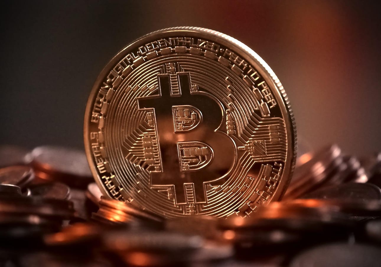 Bitcoinin lohkoketjuteknologia ei tarjoa aukotonta maksunvälitystä, kertoo Suomen Pankin Fintech-ryhmän johtava asiantuntija Aleksi Grym.